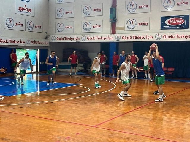 'ERKEK BASKETBOL A TAKIMIMIZIN BOLU KAMPI DEVAM EDİYOR'
