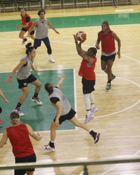 'KADIN A TAKIMIMIZIN, BOTAŞ SPOR MAÇI HAZIRLIKLARI DEVAM EDİYOR!'