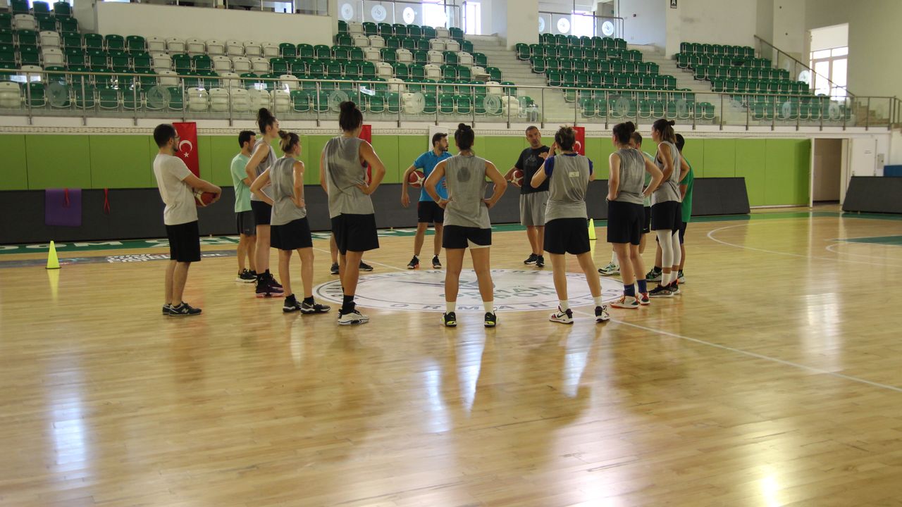 'KADIN BASKETBOL A TAKIMIMIZ YENİ SEZONU AÇTI'