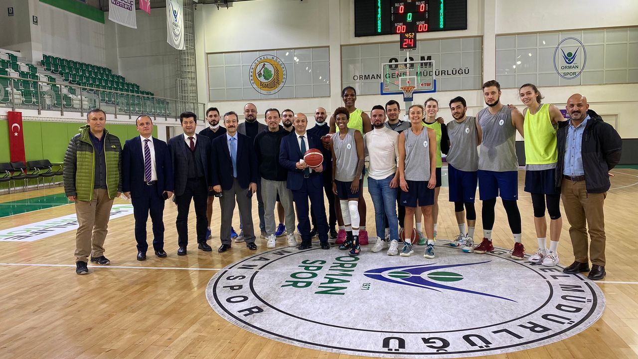 'YÖNETİMİMİZDEN TAKIMIMIZA AVRUP MAÇI ÖNCESİ MOREL ZİYARETİ!'